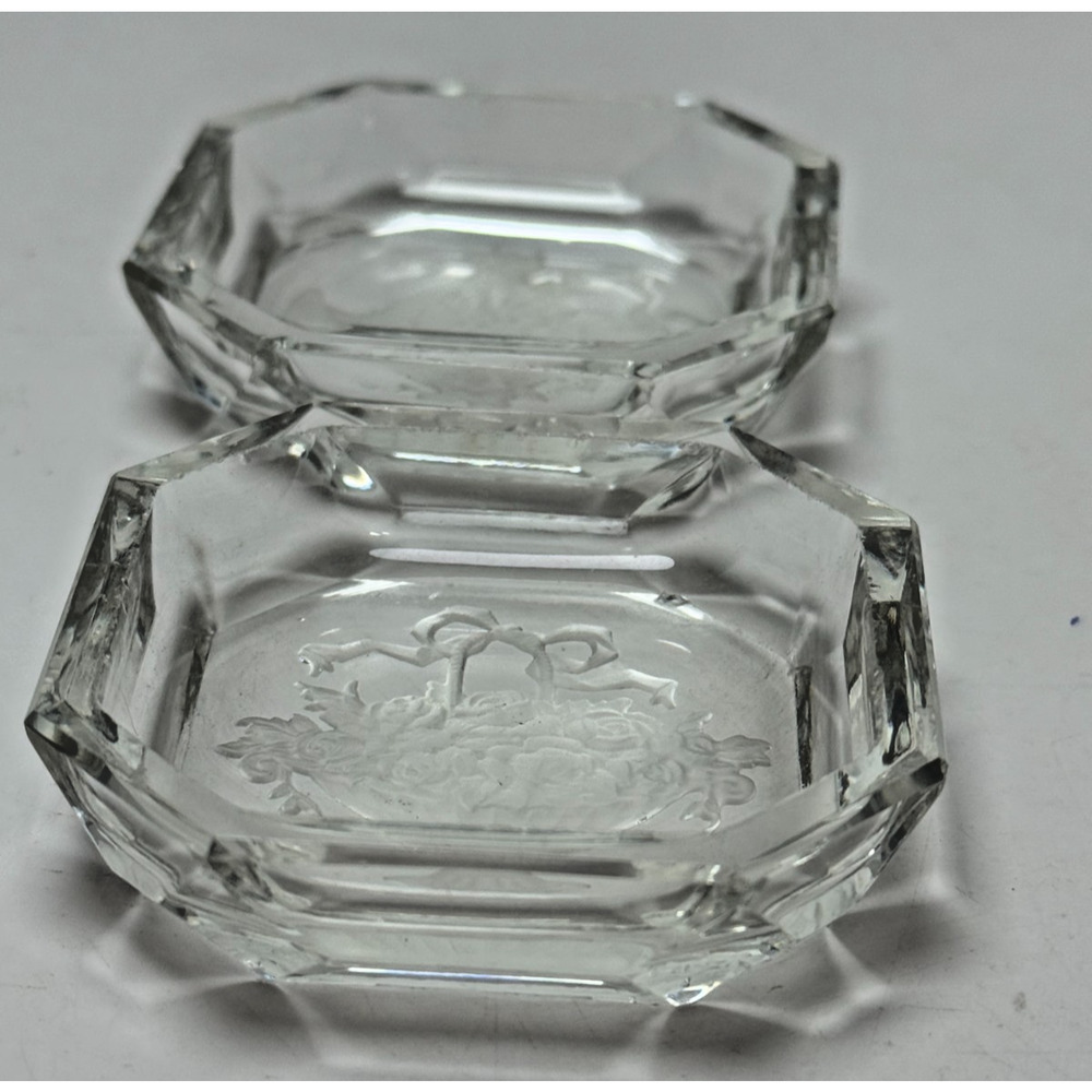 2 Czech Bohemian Glass Intaglio Salt Cellars Art Deco Etched Roses in Basket - Picture 6 of 6